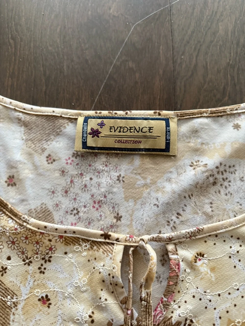 Women’s Floral Bell-Sleeve Top in Cream and Pink - Picture 4 of 5